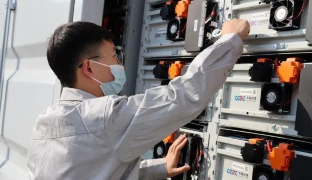 楚能新能源发布储能行业首款“浸默”电池安全系统
